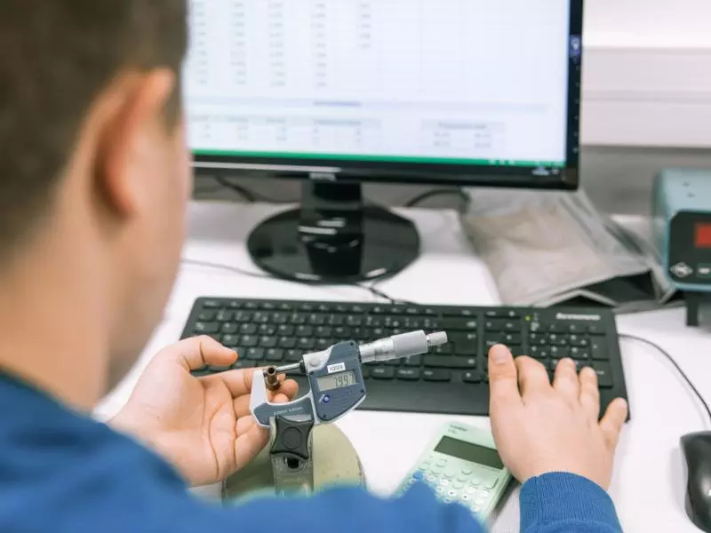 Technicien de contrôle et de métrologie industrielle  